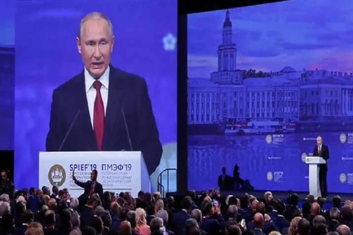 Russian President Vladimir Putin says 'role of dollar' should be revisited in global trade Russian President Vladimir Putin says 'role of dollar' should be revisited in global trade- India TV Paisa