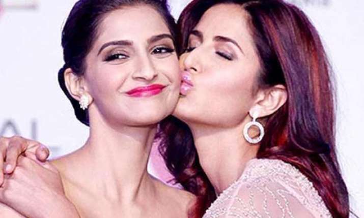 Sonam Kapoor says she was not defending Janhvi Kapoor... Sonam Kapoor says she was not defending Janhvi Kapoor...- India TV