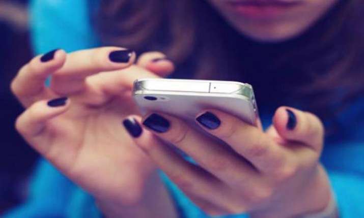 Reliance Jio, BSNL drive telecom subscriber base to 1,183.77 mn in April Reliance Jio, BSNL drive telecom subscriber base to 1,183.77 mn in April- India TV Paisa