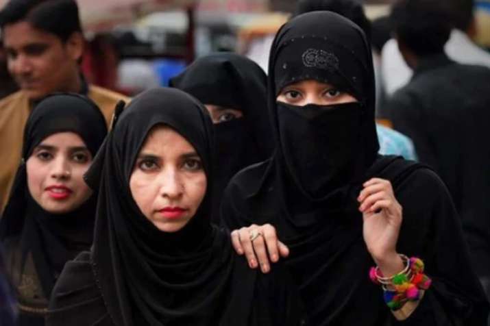 लोकसभा में आज फिर पेश किया जाएगा तीन तलाक पर रोक के लिए बिल, JDU करेगी विरोध लोकसभा में आज फिर पेश किया जाएगा तीन तलाक पर रोक के लिए बिल, JDU करेगी विरोध- India TV