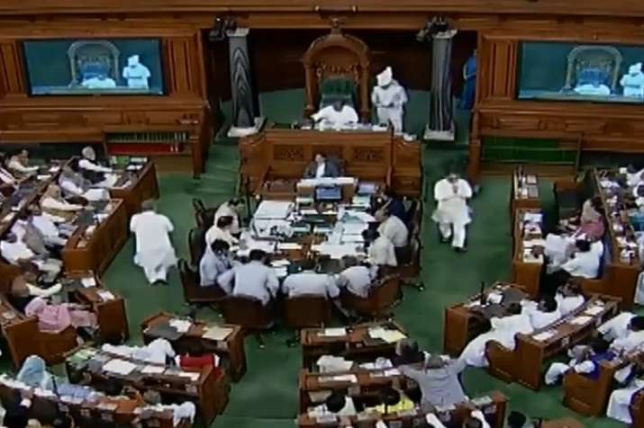 MPs from West Bengal greeted with Jai Shri Ram slogans in Lok Sabha at time of oath taking MPs from West Bengal greeted with Jai Shri Ram slogans in Lok Sabha at time of oath taking- India TV