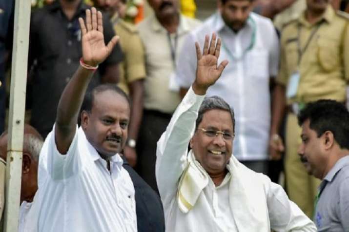Kumaraswamy (left) with Siddaramaiah (right) (File... Kumaraswamy (left) with Siddaramaiah (right) (File...- India TV
