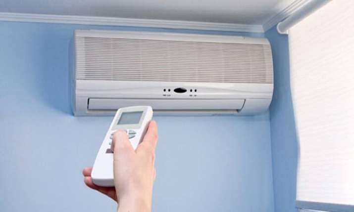 Power minister asks central govt depts to run ACs at 24 degrees celsius to save energy Power minister asks central govt depts to run ACs at 24 degrees celsius to save energy- India TV Paisa