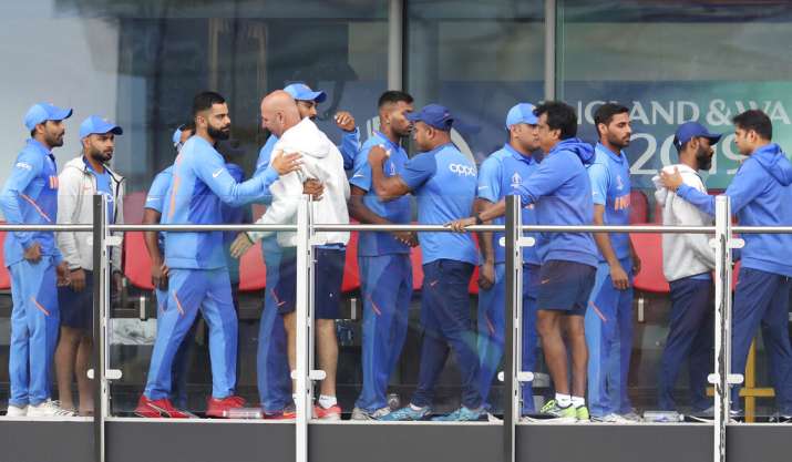 वर्ल्ड कप से भारतीय टीम की विदाई पर नया 'मौका-मौका' विज्ञापन, फैंस ने ऐसे दिया ट्रिब्यूट वर्ल्ड कप से भारतीय टीम की विदाई पर नया 'मौका-मौका' विज्ञापन, फैंस ने ऐसे दिया ट्रिब्यूट- India TV