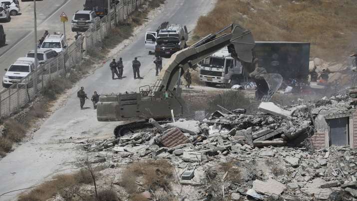 Israeli forces destroy a building in a Palestinian... Israeli forces destroy a building in a Palestinian...- India TV