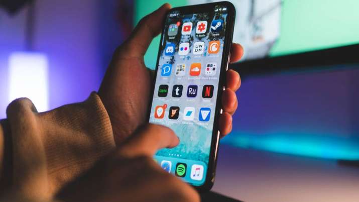2020 iPhones to have 3D ToF sensor in rear camera 2020 iPhones to have 3D ToF sensor in rear camera- India TV Paisa