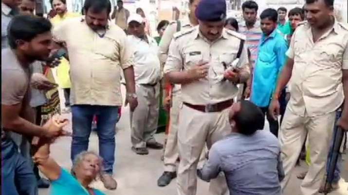 Three people were beaten to death by locals in Saran on suspicion of cattle theft | ANI Three people were beaten to death by locals in Saran on suspicion of cattle theft | ANI- India TV