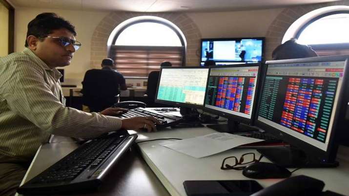 Sensex tumbles over 289 pts; bank, auto stocks drag Sensex tumbles over 289 pts; bank, auto stocks drag- India TV Paisa