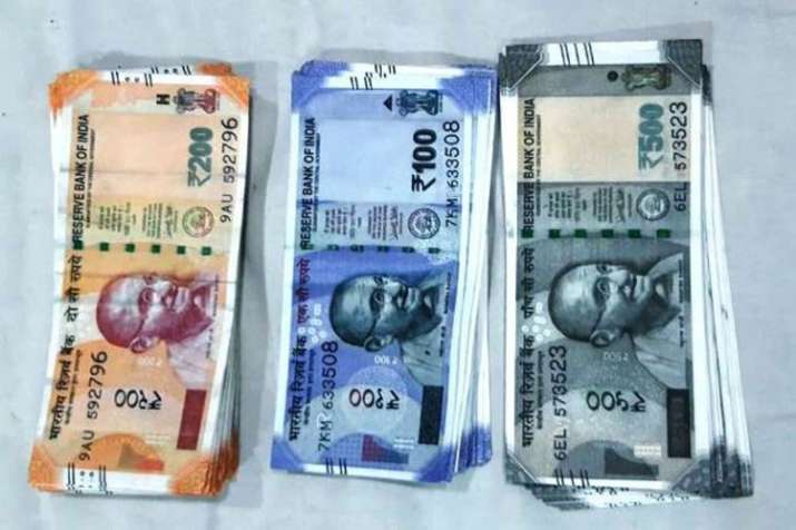 Two arrested for smuggling fake currency notes near Rajasthan border area Two arrested for smuggling fake currency notes near Rajasthan border area- India TV
