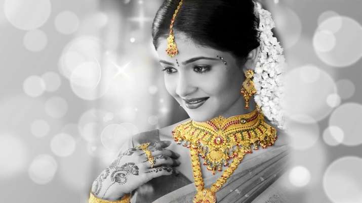 Gold prices fall Rs 400 on lacklustre demand Gold prices fall Rs 400 on lacklustre demand- India TV Paisa