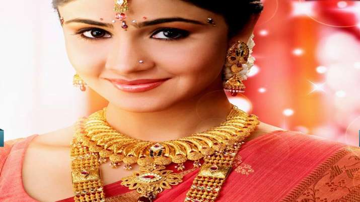 Gold climbs Rs 160 on jewellers' buying; silver gains Rs 150 Gold climbs Rs 160 on jewellers' buying; silver gains Rs 150- India TV Paisa