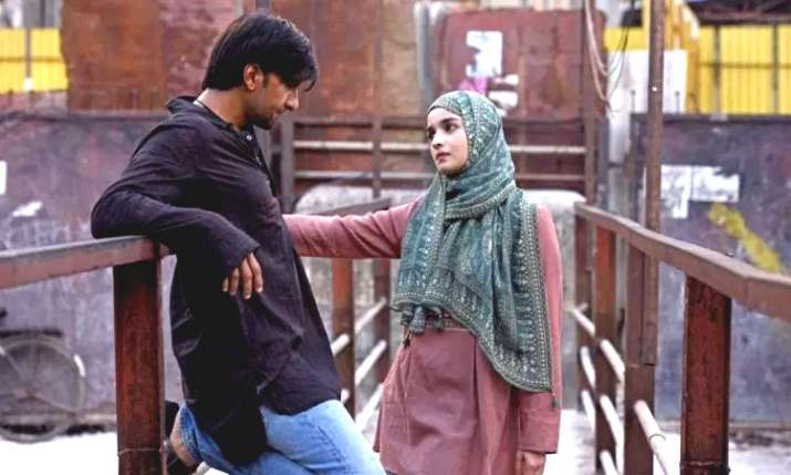 Ranveer Singh and Alia Bhatt in Gully Boy Ranveer Singh and Alia Bhatt in Gully Boy- India TV