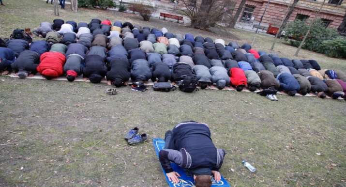NAMAZ NAMAZ- India TV
