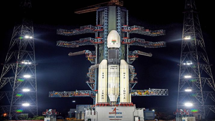चंद्रयान-2 के प्रक्षेपण की हलचल फिर तेज़, इसरो ने जारी किया नोटिस टू एयरमैन चंद्रयान-2 के प्रक्षेपण की हलचल फिर तेज़, इसरो ने जारी किया नोटिस टू एयरमैन- India TV