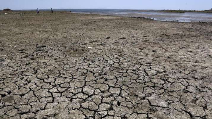 देश के कई राज्य बाढ़ से हैं बेहाल लेकिन यहां के 550 गाँवों में है पानी की किल्लत देश के कई राज्य बाढ़ से हैं बेहाल लेकिन यहां के 550 गाँवों में है पानी की किल्लत- India TV