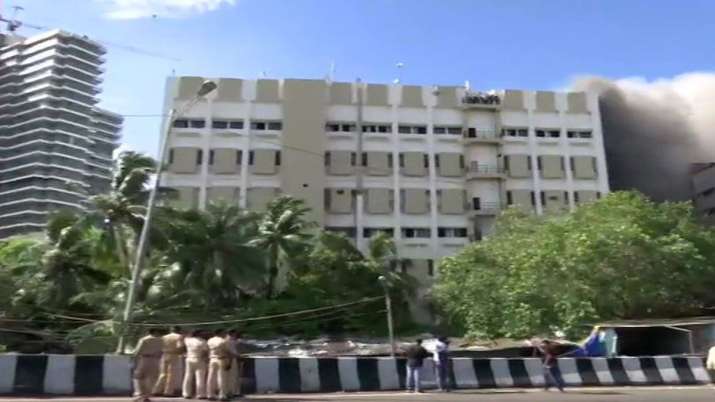 Fire breaks out in MTNL building at Bandra Fire breaks out in MTNL building at Bandra- India TV