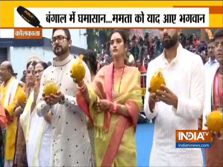 नुसरत जहां की 'जय जगन्नाथ' के बाद आया बयान, खुद को बताया पैदाइशी मुसलमान नुसरत जहां की 'जय जगन्नाथ' के बाद आया बयान, खुद को बताया पैदाइशी मुसलमान- India TV