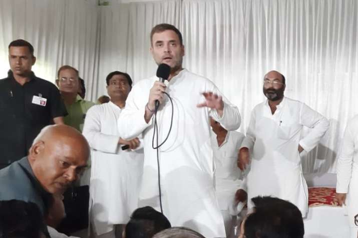 लोकसभा चुनाव में मिली हार के बाद पहली बार अमेठी पहुंचे राहुल गांधी, कहा-आता रहूंगा लोकसभा चुनाव में मिली हार के बाद पहली बार अमेठी पहुंचे राहुल गांधी, कहा-आता रहूंगा- India TV