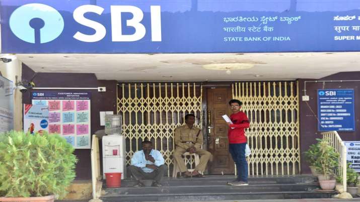 RBI slaps Rs 7 cr penalty on SBI, Union Bank of India violating various norms RBI slaps Rs 7 cr penalty on SBI, Union Bank of India violating various norms- India TV Paisa