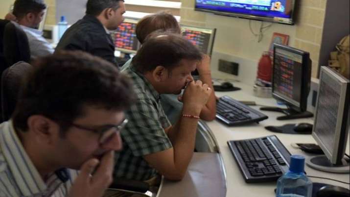 Sensex plunges 560.45 pts, Nifty sinks 177.65 pts Sensex plunges 560.45 pts, Nifty sinks 177.65 pts - India TV Paisa