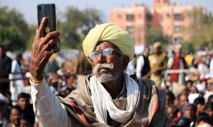 Jharkhand govt to provide financial assistance for smartphone to farmers Jharkhand govt to provide financial assistance for smartphone to farmers- India TV Paisa