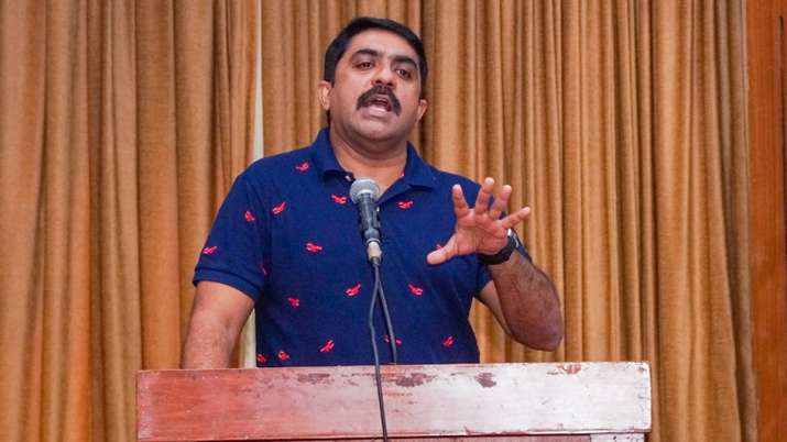 Goa Forward Party chief Vijai Sardesai accuses CM Pramod Sawant of 'back-stabbing' Goa Forward Party chief Vijai Sardesai accuses CM Pramod Sawant of 'back-stabbing' - India TV