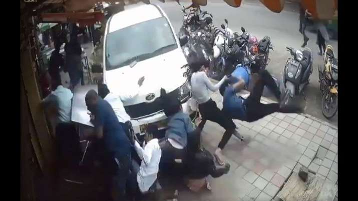 VIDEO: तेज रफ्तार बेकाबू... VIDEO: तेज रफ्तार बेकाबू...- India TV