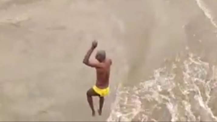 Pujari jumped in flooded river in karnataka Pujari jumped in flooded river in karnataka- India TV