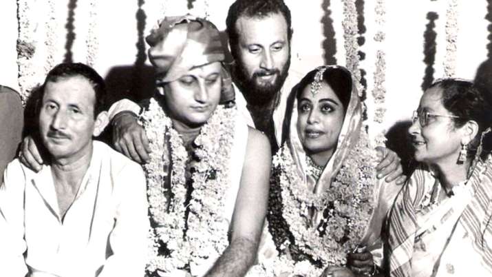 Anupam Kher wishes wife Kirron Kher on 34th wedding anniversary Anupam Kher wishes wife Kirron Kher on 34th wedding anniversary- India TV