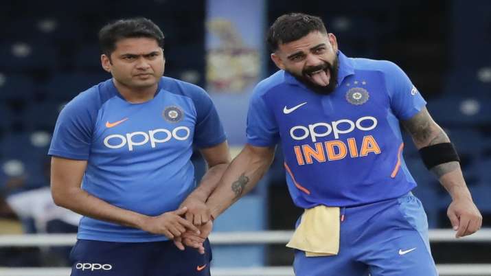 विराट कोहली की चोट पर... विराट कोहली की चोट पर...- India TV