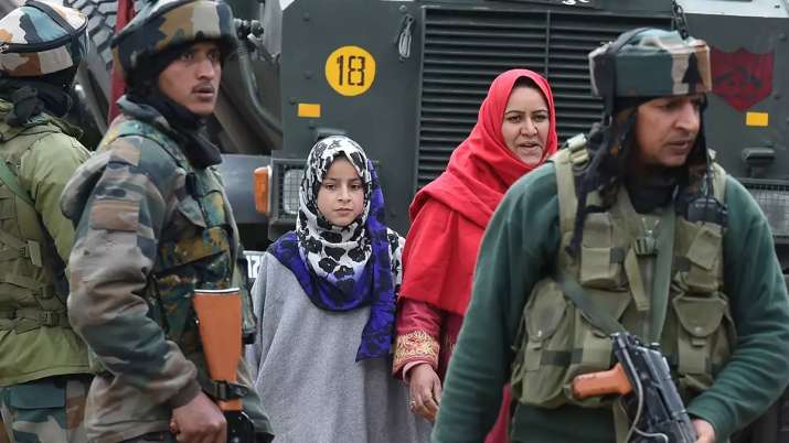 ब्रिटेन की ‘ऑल पार्टी पार्लियामेंट्री ग्रुप’ के सदस्यों ने अनुच्छेद 370 पर मोदी सरकार के फैसले का कि ब्रिटेन की ‘ऑल पार्टी पार्लियामेंट्री ग्रुप’ के सदस्यों ने अनुच्छेद 370 पर मोदी सरकार के फैसले का कि- India TV
