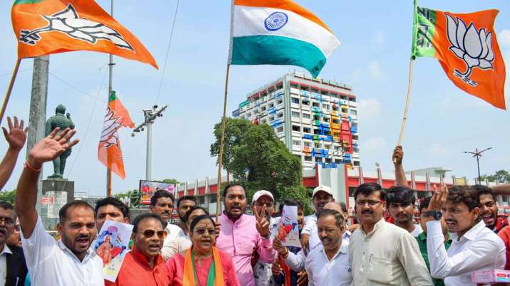 Bharatiya Janata Party workers celebrate government's... Bharatiya Janata Party workers celebrate government's...- India TV