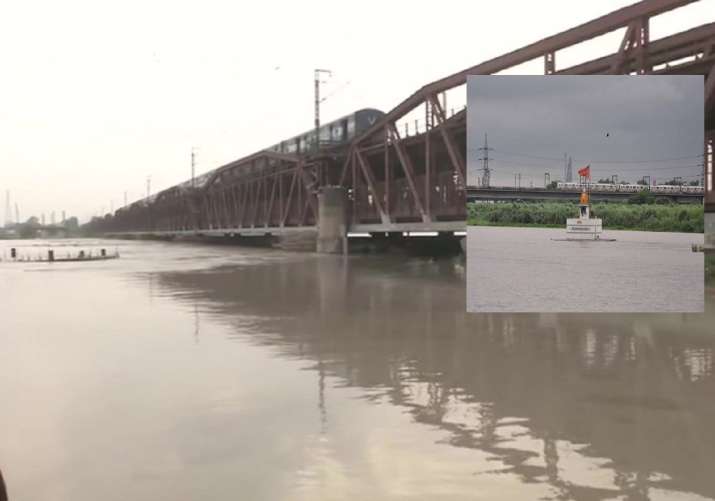 Waterlevel rises in yamuna Waterlevel rises in yamuna- India TV