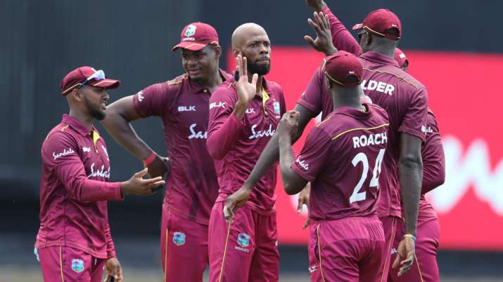 IND vs WI: हार के बाद बल्लेबाजों पर बरसे वेस्टइंडीज के कोच, क्रिस गेल को लेकर भी कही ये बड़ी बात IND vs WI: हार के बाद बल्लेबाजों पर बरसे वेस्टइंडीज के कोच, क्रिस गेल को लेकर भी कही ये बड़ी बात- India TV