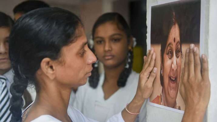 geeta paid tributes to sushma swaraj says i lost my... geeta paid tributes to sushma swaraj says i lost my...- India TV