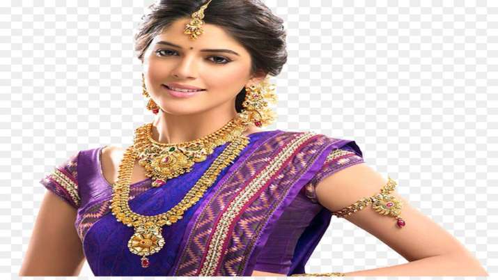 Gold loses sheen, falls Rs 425 on lacklustre demand; silver slips Rs 690 Gold loses sheen, falls Rs 425 on lacklustre demand; silver slips Rs 690- India TV Paisa