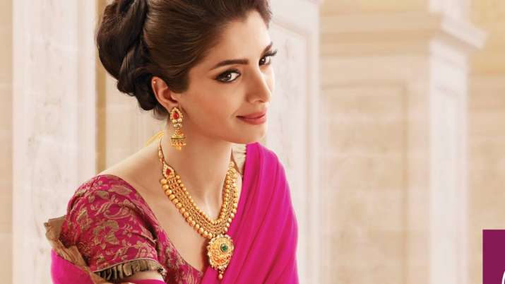 Gold slips Rs 100 to Rs 38,570 on muted demand, weak overseas trend Gold slips Rs 100 to Rs 38,570 on muted demand, weak overseas trend- India TV Paisa