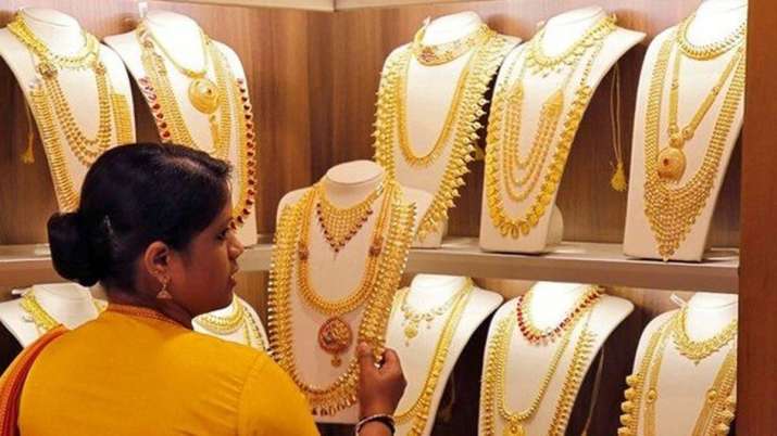 Gold slips Rs 140, still above Rs 38,000 mark Gold slips Rs 140, still above Rs 38,000 mark- India TV Paisa