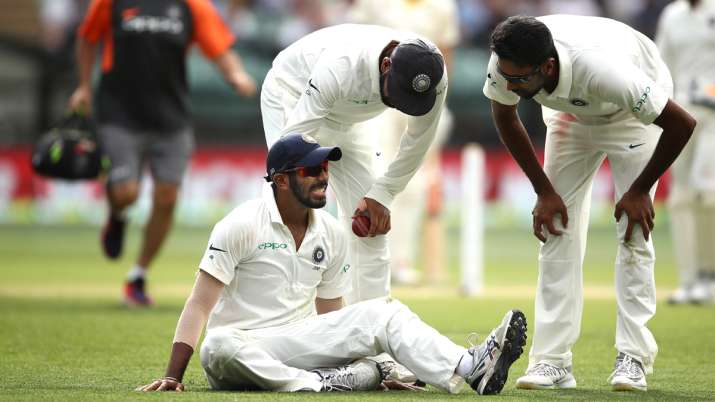 भारतीय टीम के फिजियो के पद के लिए हुआ 16 लोगों का इंटरव्यू भारतीय टीम के फिजियो के पद के लिए हुआ 16 लोगों का इंटरव्यू- India TV
