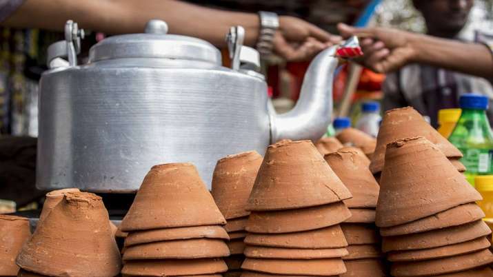 Soon, you may enjoy tea served in 'kulhads' across railway stations, airports, malls Soon, you may enjoy tea served in 'kulhads' across railway stations, airports, malls- India TV Paisa