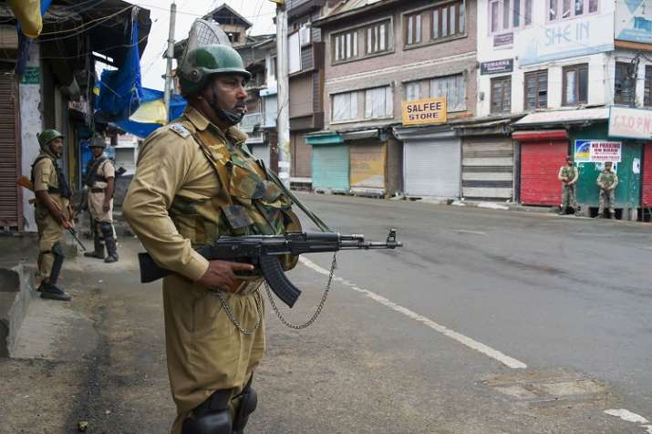Srinagar traders estimated to have suffered Rs 1,000 crore loss Srinagar traders estimated to have suffered Rs 1,000 crore loss - India TV Paisa