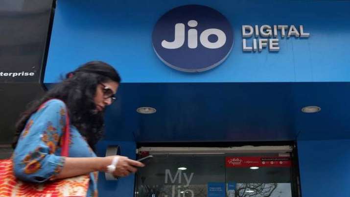 Jio adds 82.6 lakh users Jio adds 82.6 lakh users- India TV Paisa