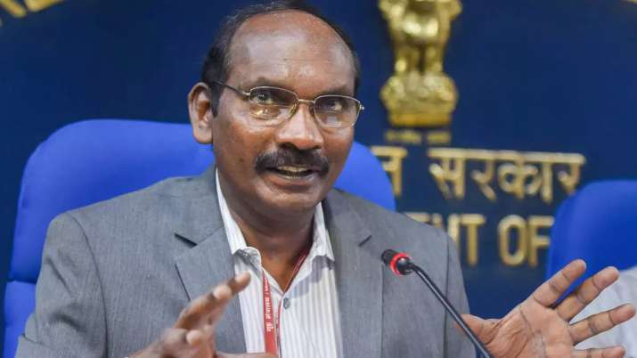 ‘चंद्रयान-2 को चंद्रमा की कक्षा में स्थापित करते समय हमारी धड़कनें थम सी गई थीं’ ‘चंद्रयान-2 को चंद्रमा की कक्षा में स्थापित करते समय हमारी धड़कनें थम सी गई थीं’- India TV