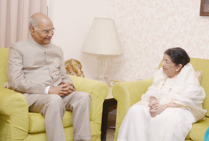 लता मंगेशकर से मिलने... लता मंगेशकर से मिलने...- India TV