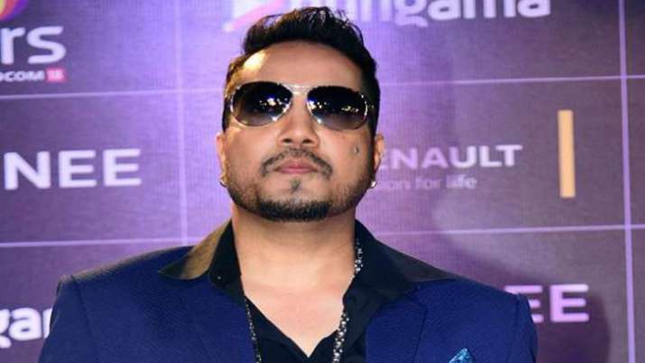 'Mika Singh Night' in Karachi had ISI officials,... 'Mika Singh Night' in Karachi had ISI officials,...- India TV