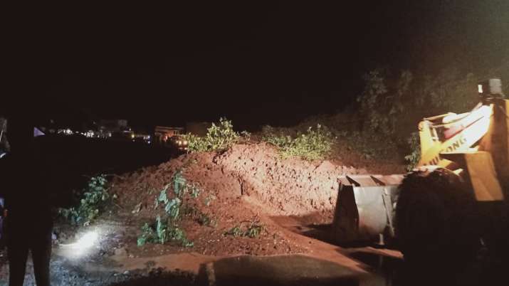 Mumbai Goa Highaway Closed Due to Land Slide Mumbai Goa Highaway Closed Due to Land Slide- India TV