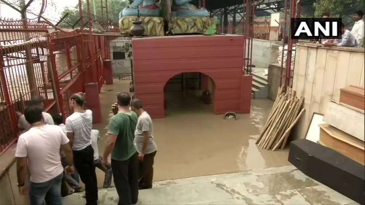 Yamuna Water Level: Water from overflowing Yamuna river enters Nigambodh Ghat Live Updates Yamuna Water Level: Water from overflowing Yamuna river enters Nigambodh Ghat Live Updates- India TV