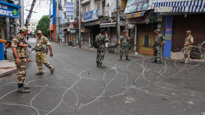 Security forces rubbish Pak journalist charge of fratricide between CRPF, JK Police Security forces rubbish Pak journalist charge of fratricide between CRPF, JK Police- India TV