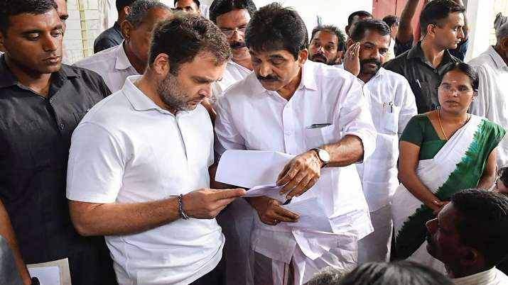 Former Congress president Rahul Gandhi visits a flood... Former Congress president Rahul Gandhi visits a flood...- India TV