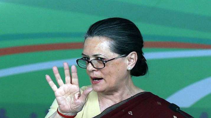 'एक व्यक्ति एक पद' के सिद्धांत को लागू करने के पक्ष में सोनिया गांधी, छिन सकते हैं कई कांग्रेस नेताओ 'एक व्यक्ति एक पद' के सिद्धांत को लागू करने के पक्ष में सोनिया गांधी, छिन सकते हैं कई कांग्रेस नेताओ- India TV